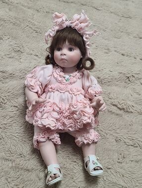 Marie Osmond, Small Talk, Limited Edition Ruffled Pink Outfit